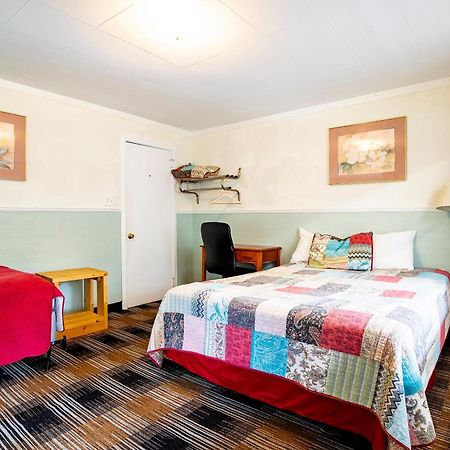 Lloyd'S On The River Country Inn By Oyo Bryson City Bagian luar foto