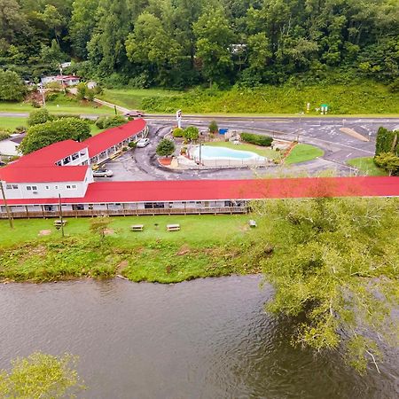 Lloyd'S On The River Country Inn By Oyo Bryson City Bagian luar foto
