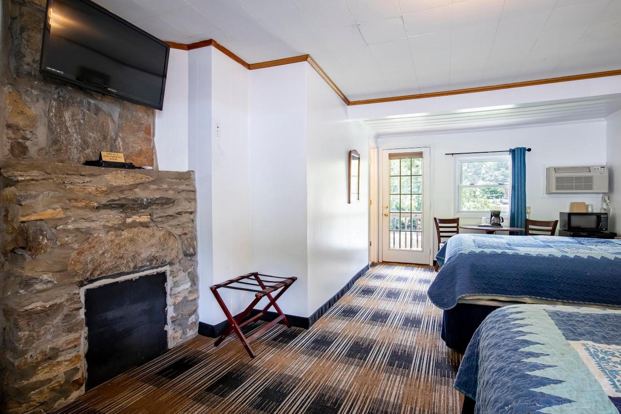 Lloyd'S On The River Country Inn By Oyo Bryson City Bagian luar foto