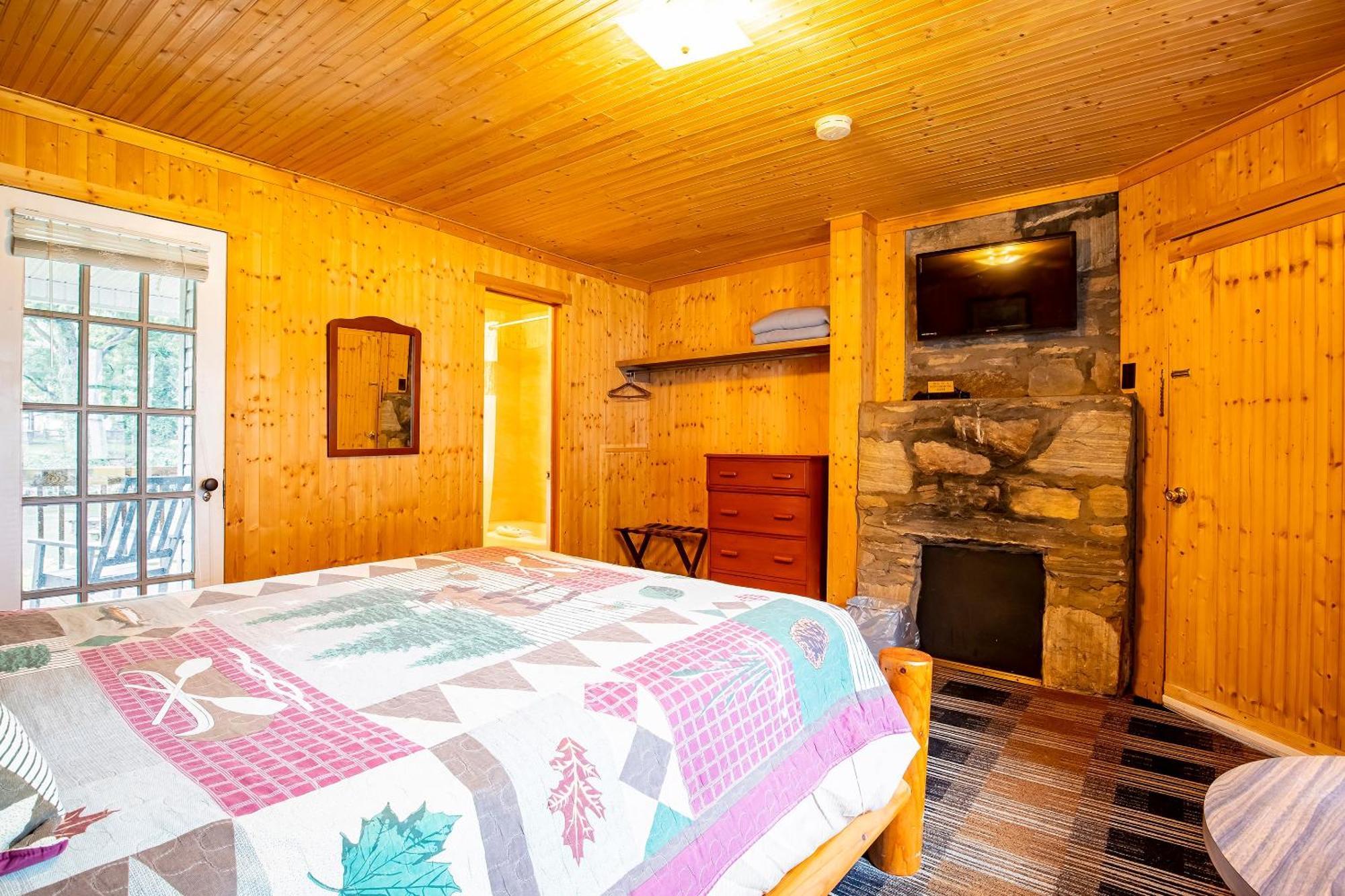 Lloyd'S On The River Country Inn By Oyo Bryson City Bagian luar foto