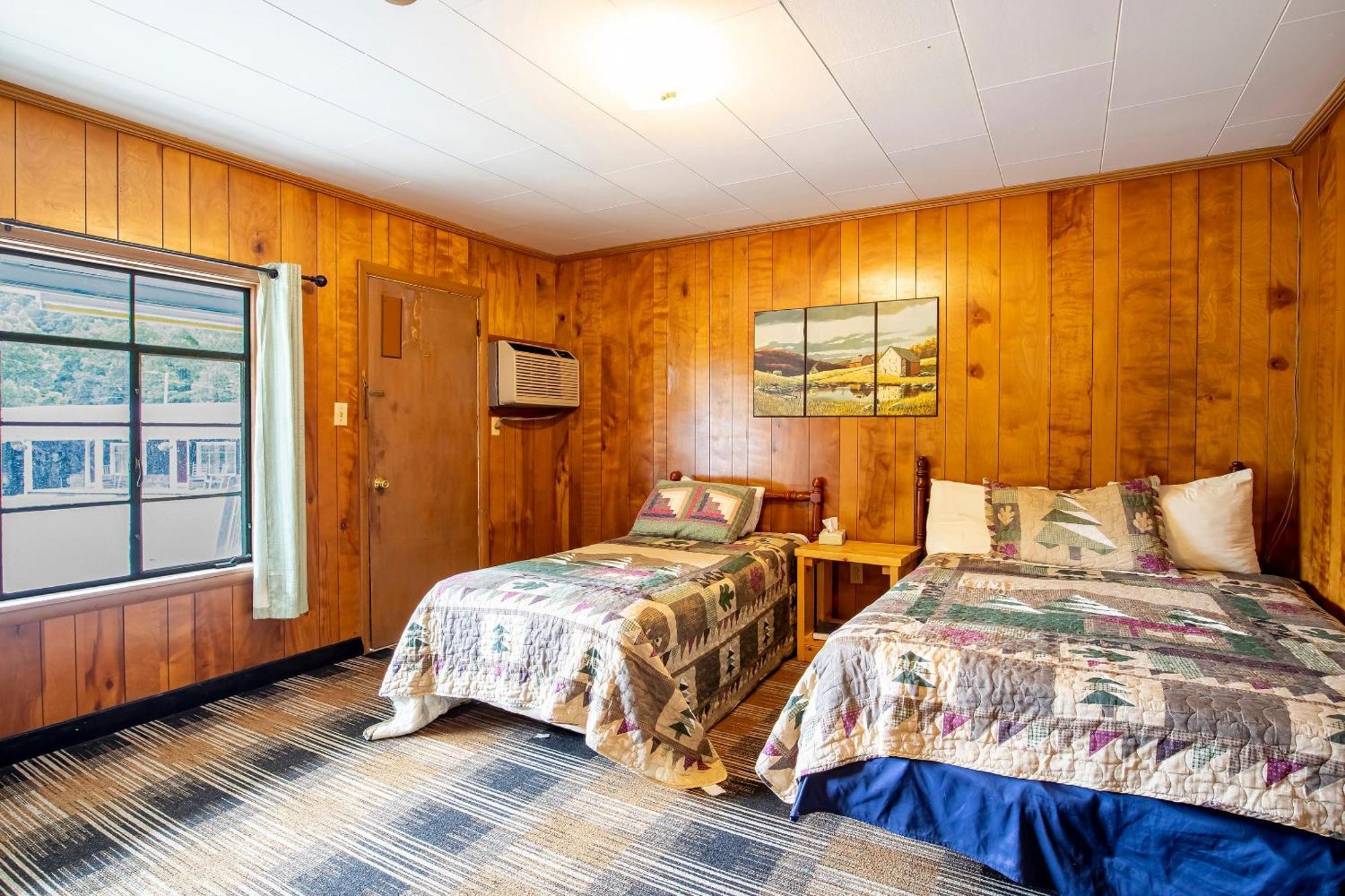 Lloyd'S On The River Country Inn By Oyo Bryson City Bagian luar foto