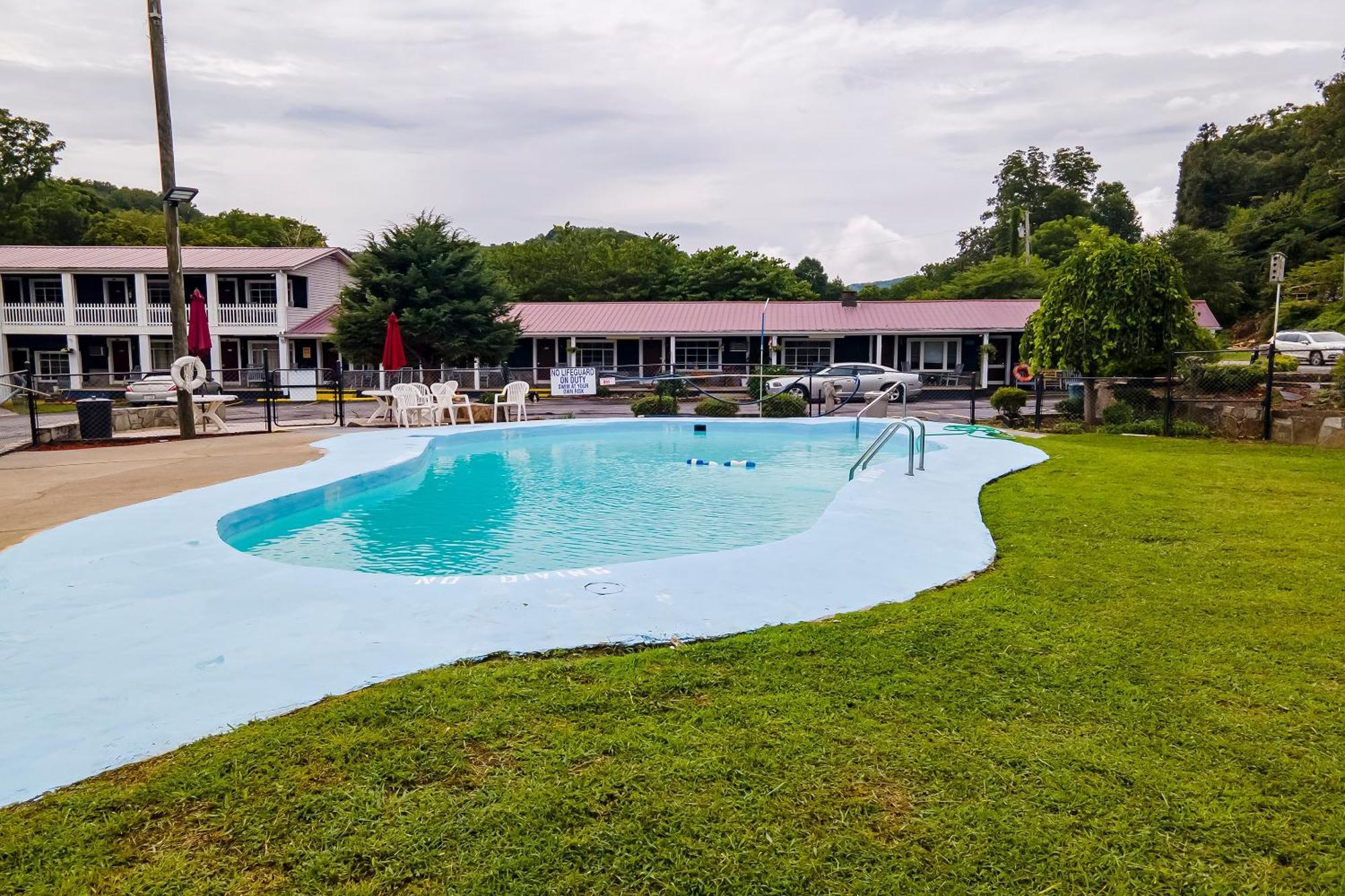Lloyd'S On The River Country Inn By Oyo Bryson City Bagian luar foto