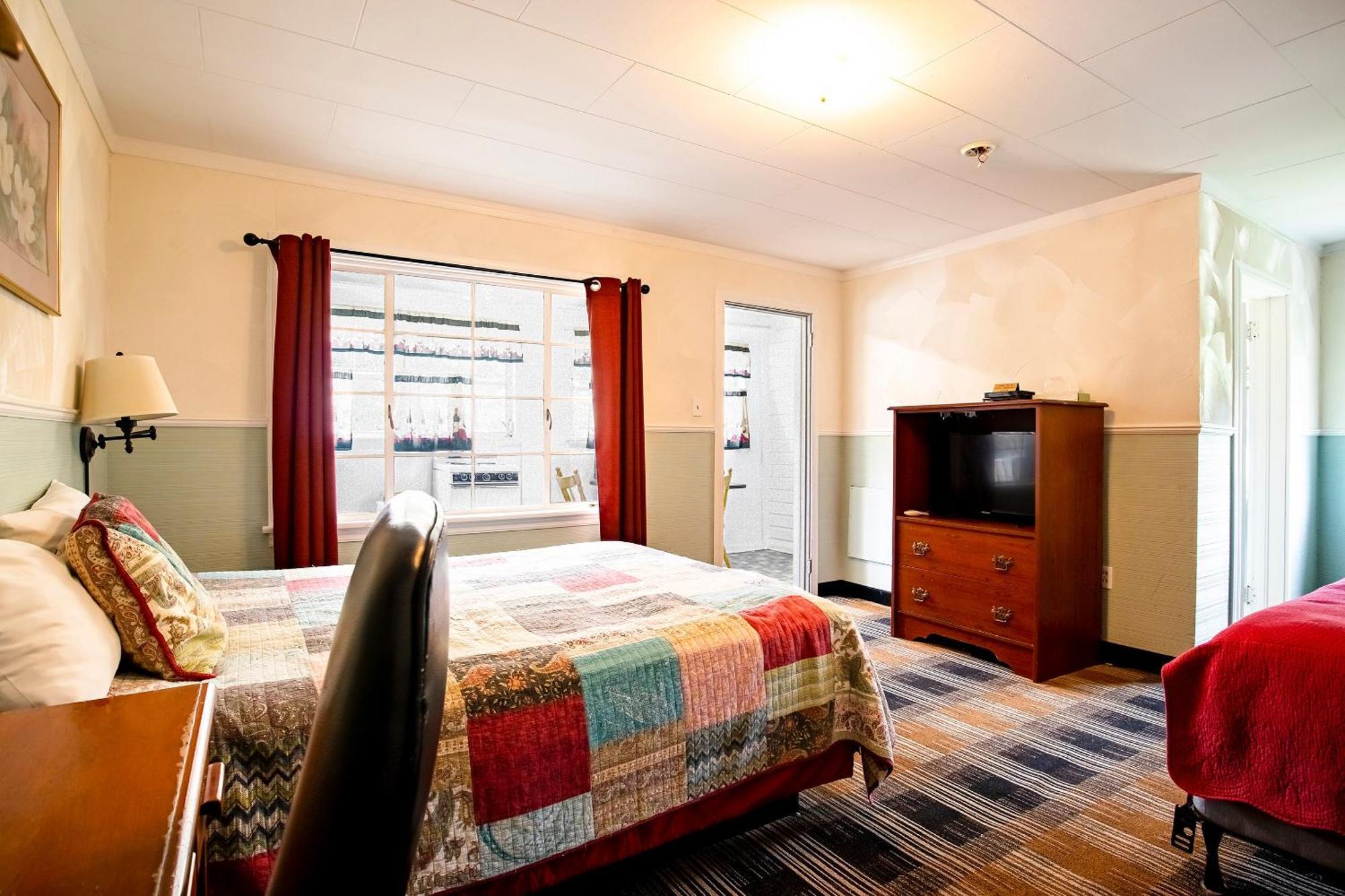 Lloyd'S On The River Country Inn By Oyo Bryson City Bagian luar foto