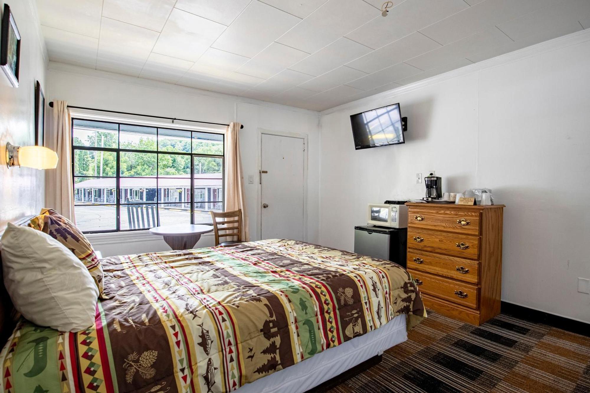 Lloyd'S On The River Country Inn By Oyo Bryson City Bagian luar foto