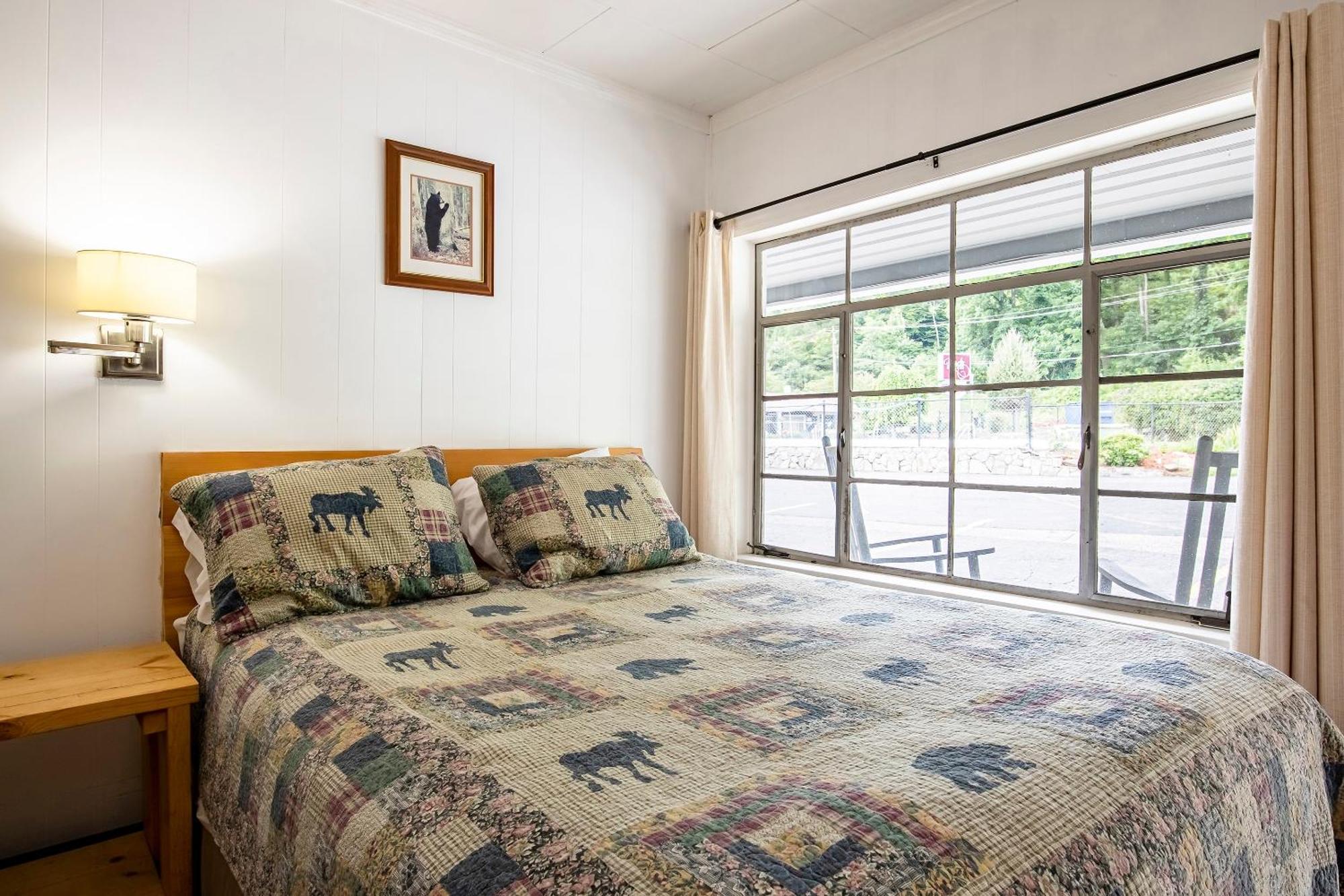 Lloyd'S On The River Country Inn By Oyo Bryson City Bagian luar foto